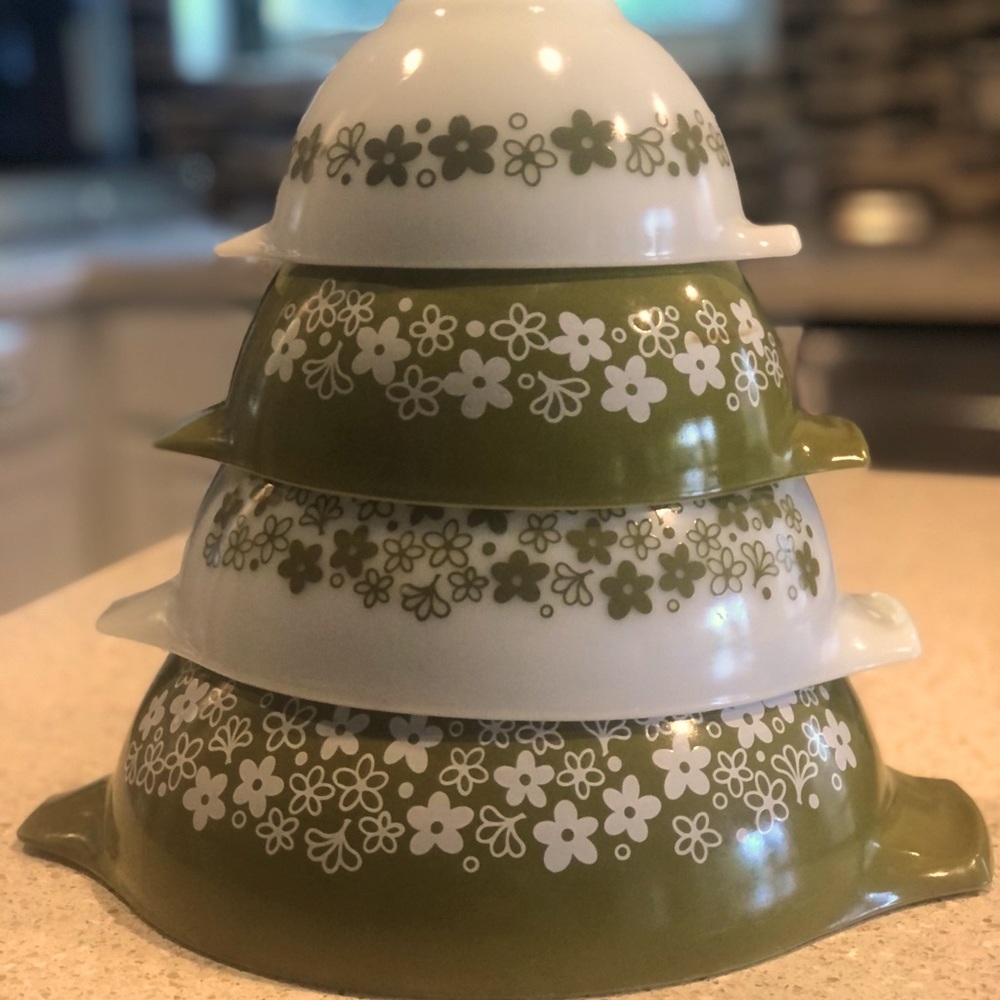 Pyrex Set of 4 Vintage Bowls